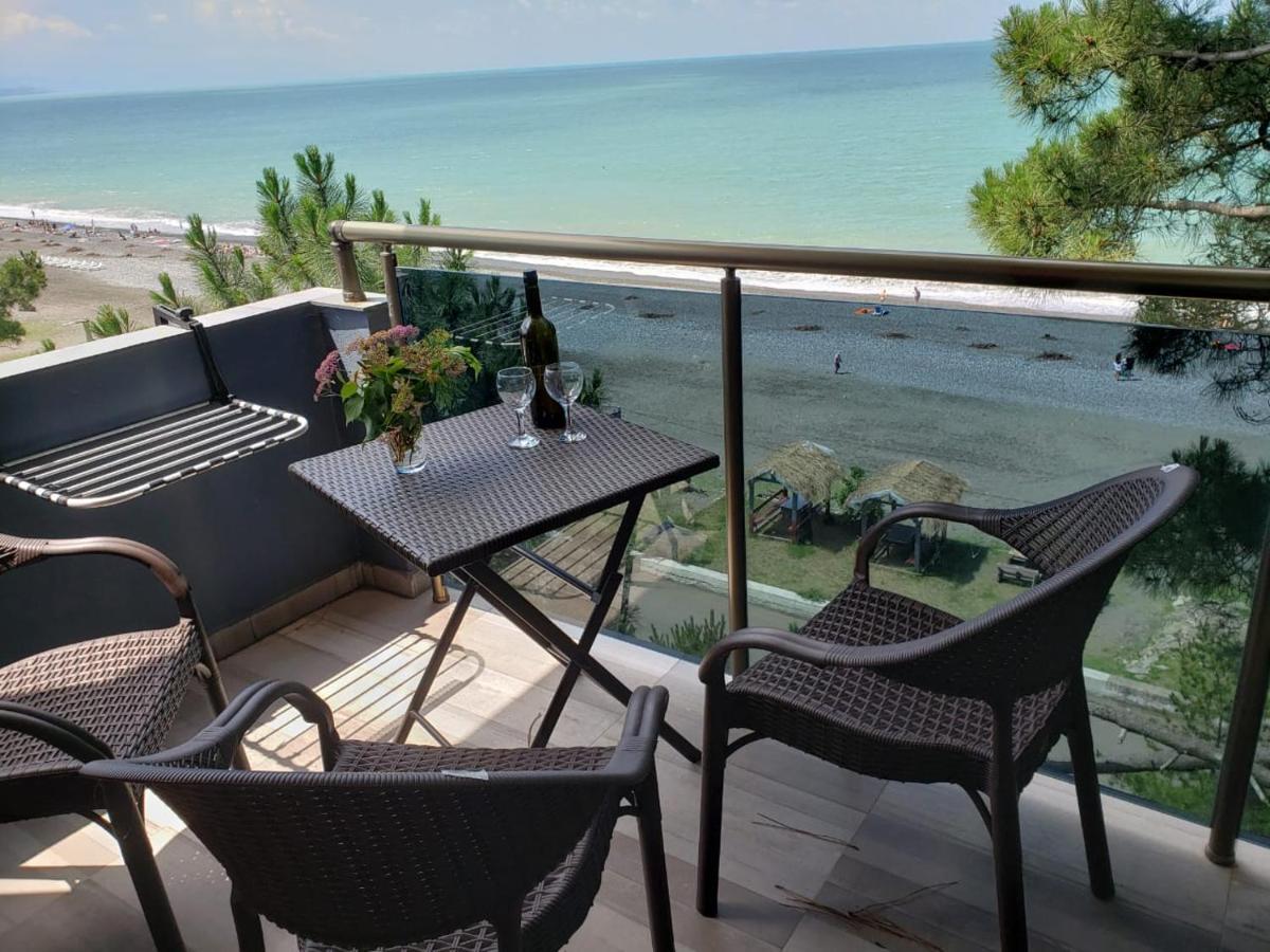 Midia Guest House Kobuleti Esterno foto