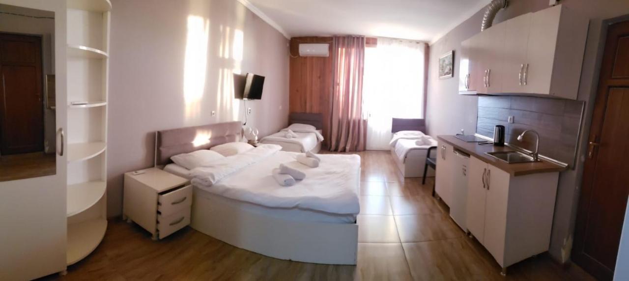 Midia Guest House Kobuleti Esterno foto