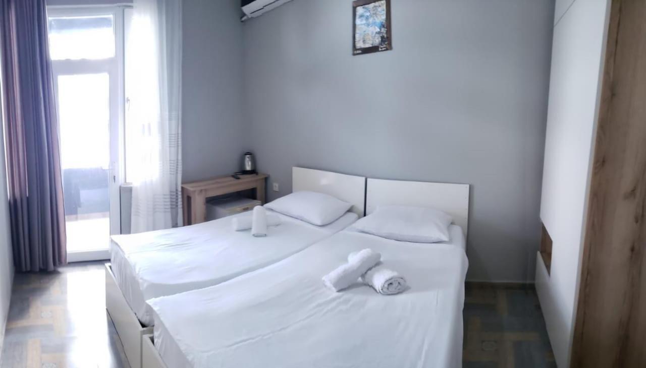 Midia Guest House Kobuleti Esterno foto