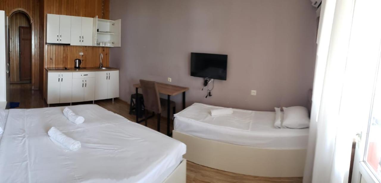 Midia Guest House Kobuleti Esterno foto